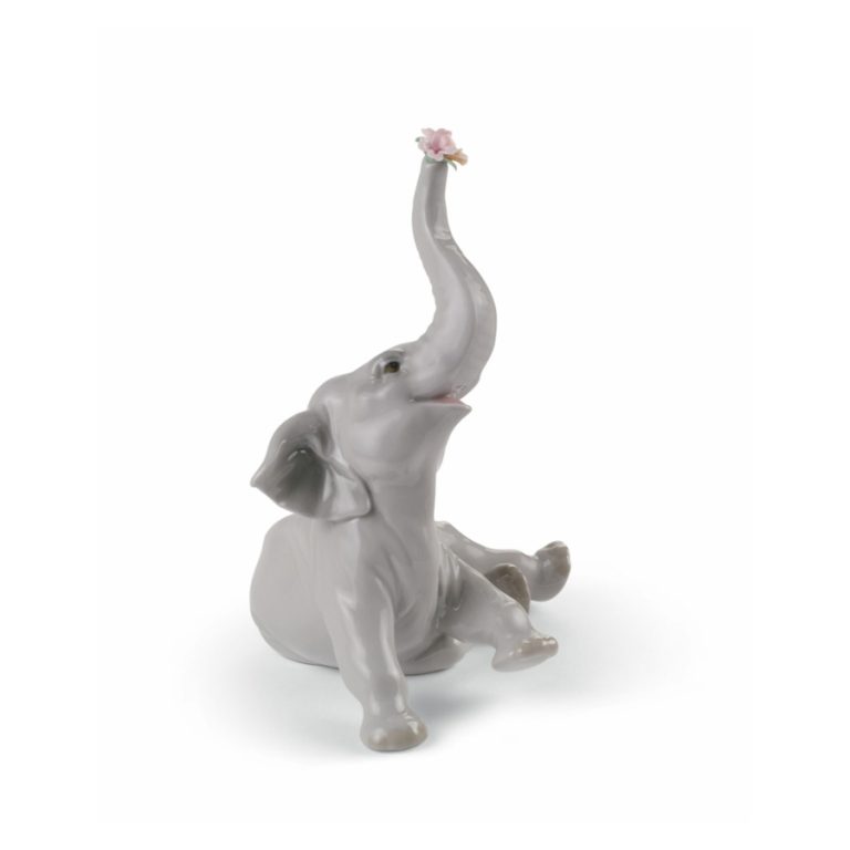 Фигурка Lladro Слоненок с розовым цветком 14×12 см